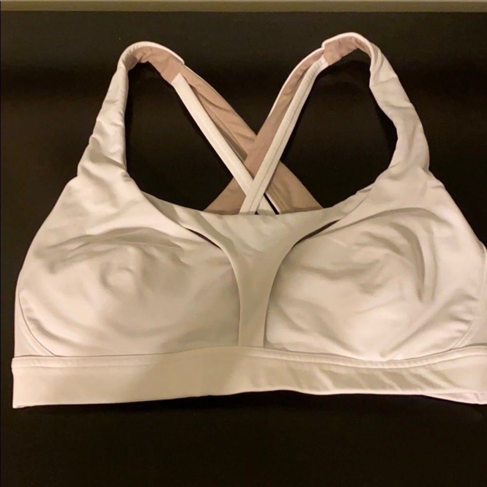 White lululemon sports bra